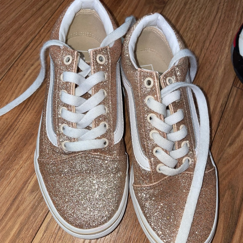 Vans - Picture 2 of 4